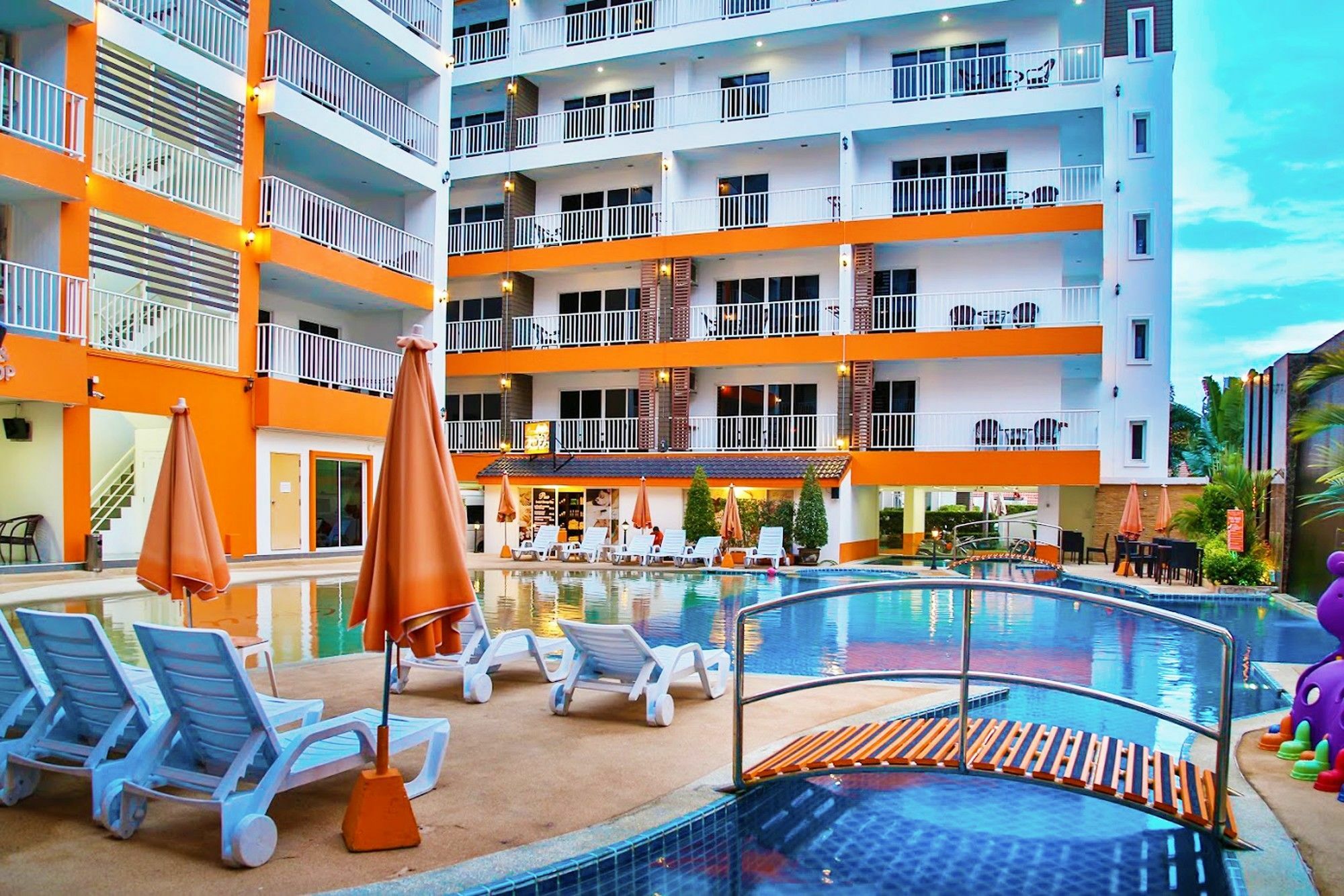 Family Aparthotel Pattaya